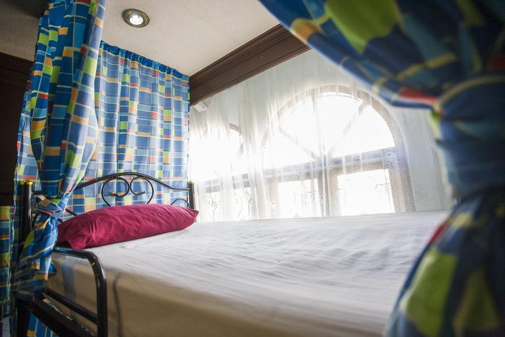 Mad Cow Hostel Bangkok Rum bild