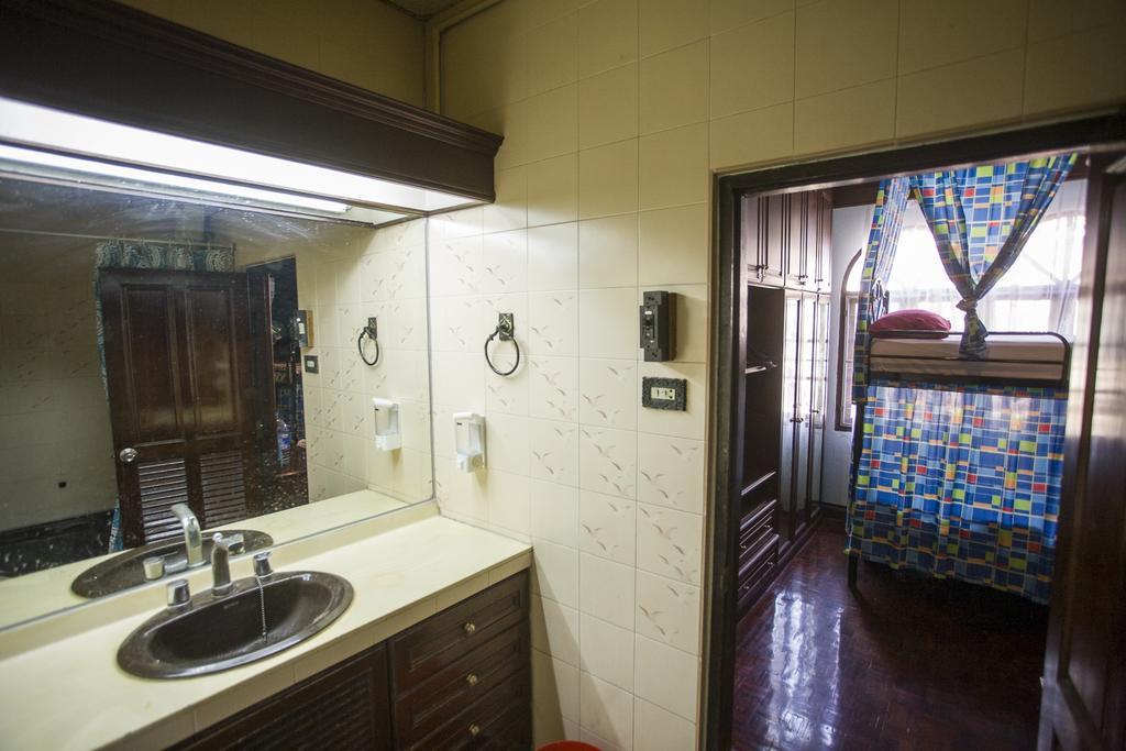 Mad Cow Hostel Bangkok Rum bild