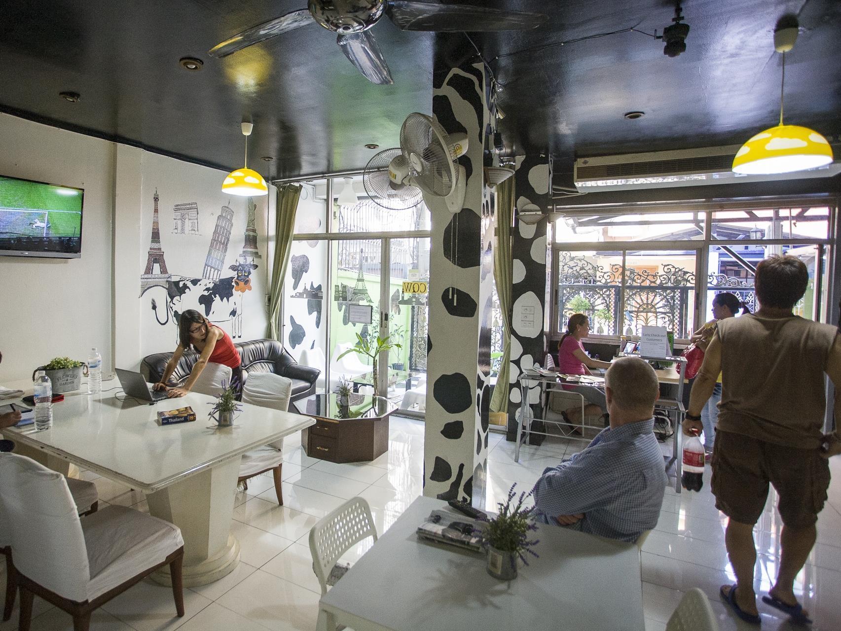 Mad Cow Hostel Bangkok Exteriör bild