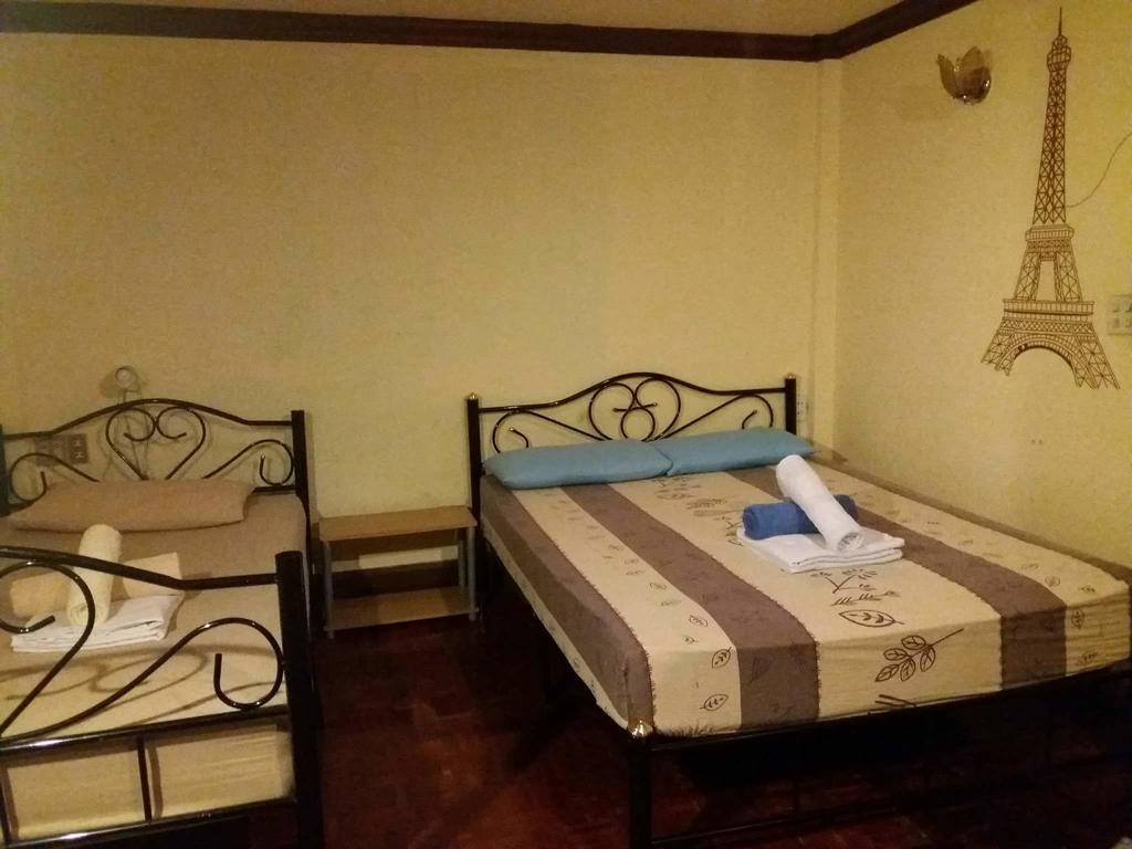 Mad Cow Hostel Bangkok Exteriör bild