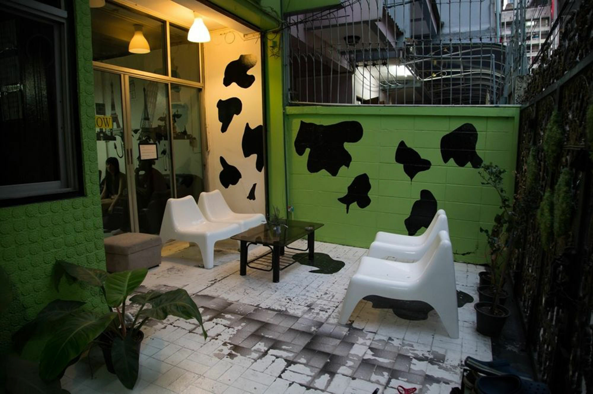 Mad Cow Hostel Bangkok Exteriör bild