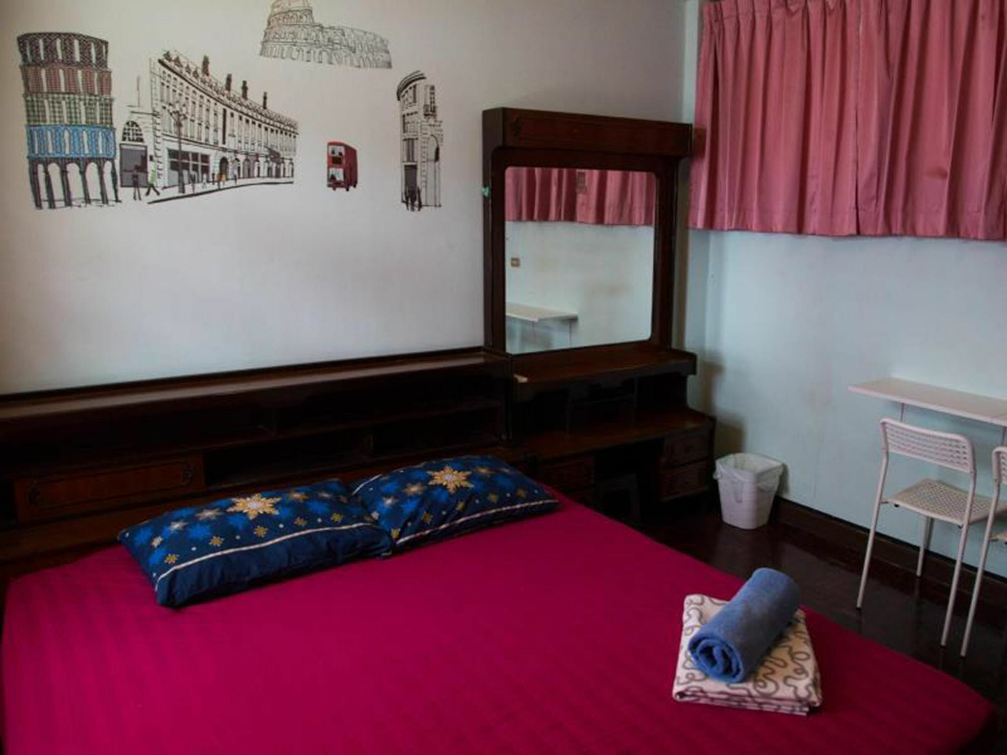 Mad Cow Hostel Bangkok Exteriör bild