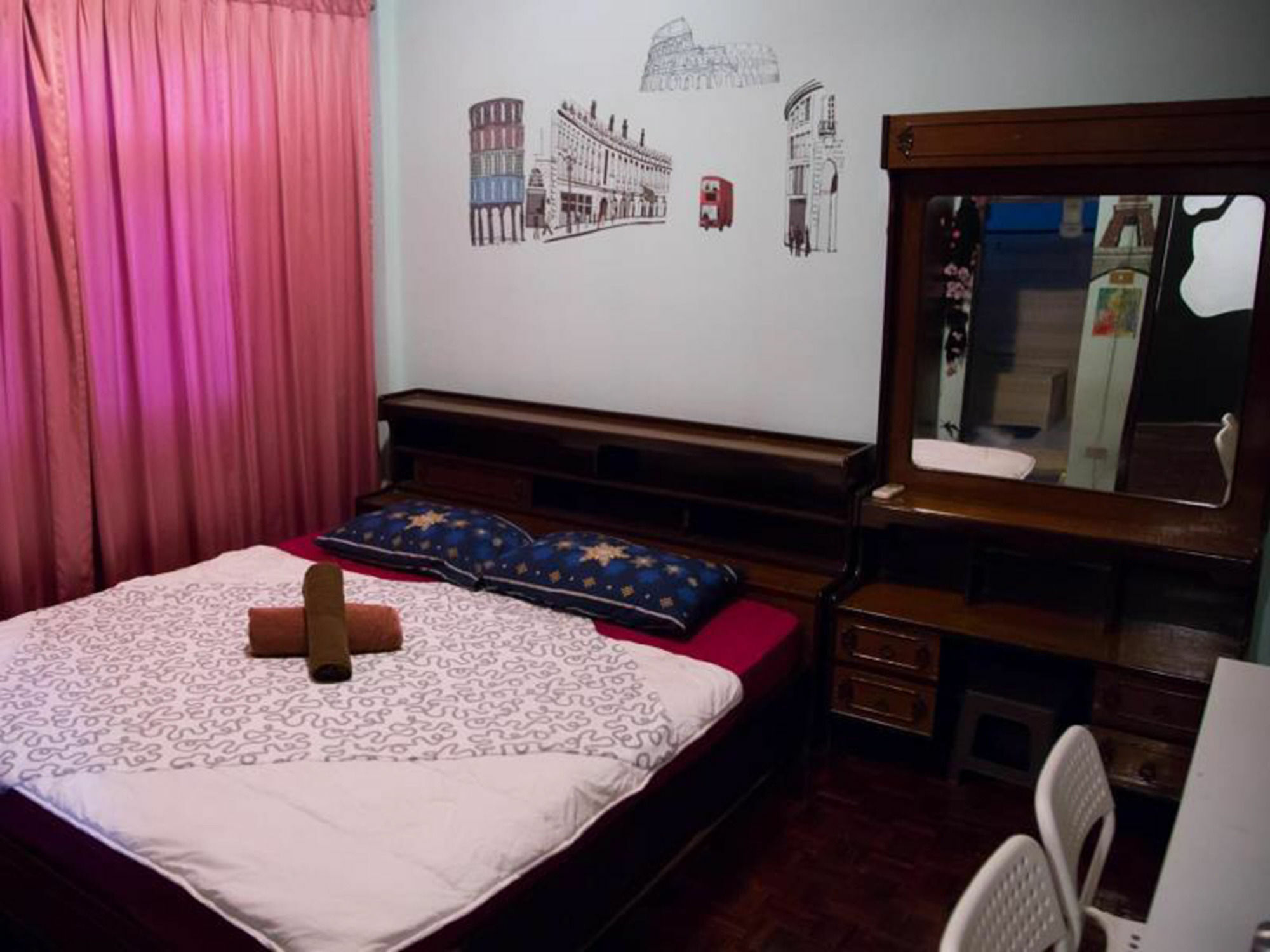 Mad Cow Hostel Bangkok Exteriör bild