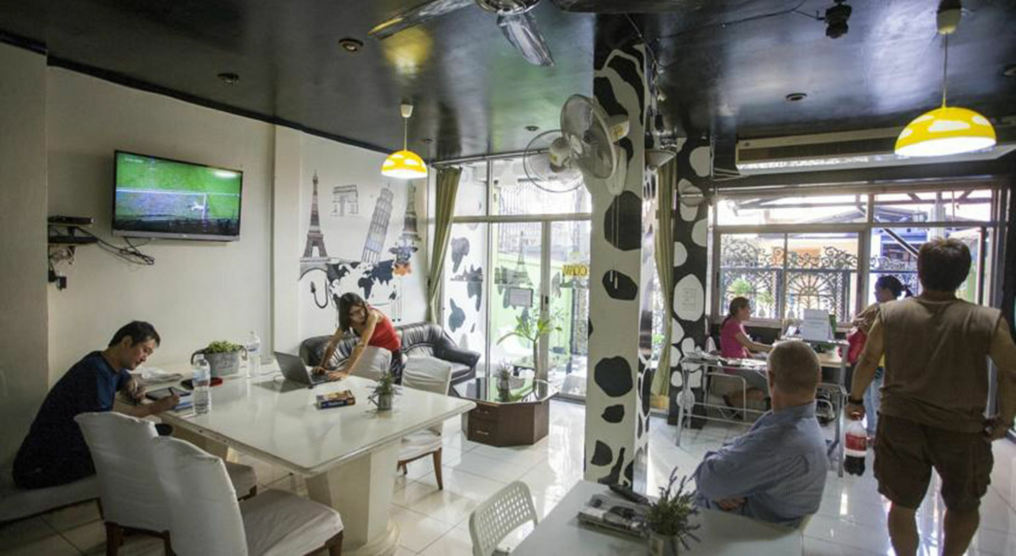Mad Cow Hostel Bangkok Exteriör bild